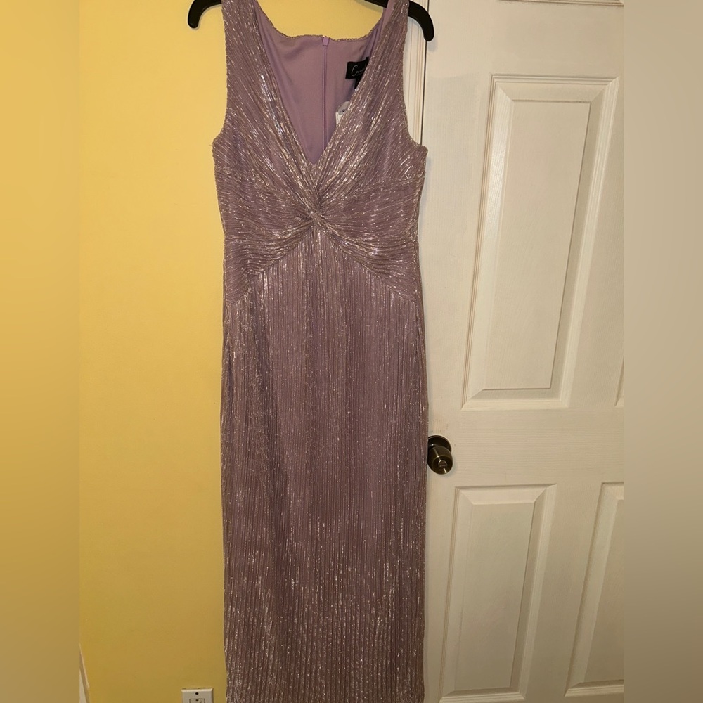 Beautiful long lavender ball gown in size 6; medium.